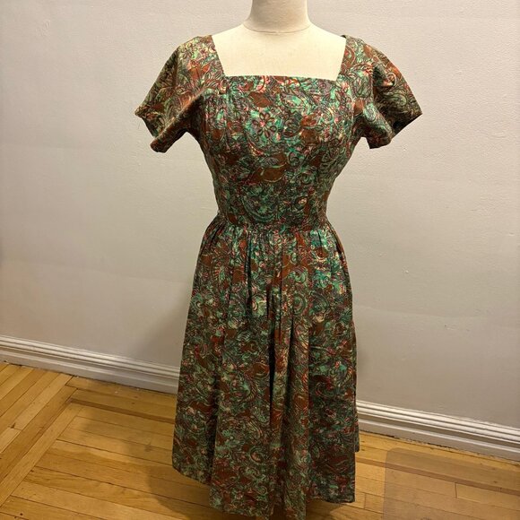 Vintage Dresses & Skirts - Vintage 50s printed cotton short sleeve fit and flare dress